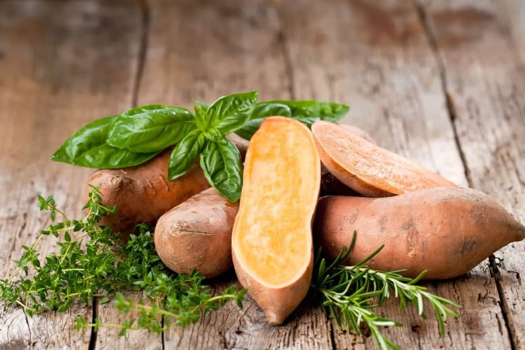 Czy bataty są tuczące? Niskokaloryczne, zdrowe i sycące składniki diety