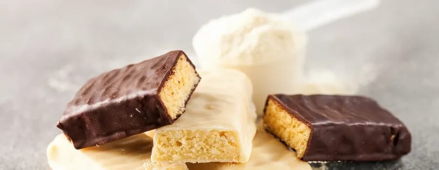 Czy batony proteinowe tuczą? Poznaj prawdę o kaloriach i składzie