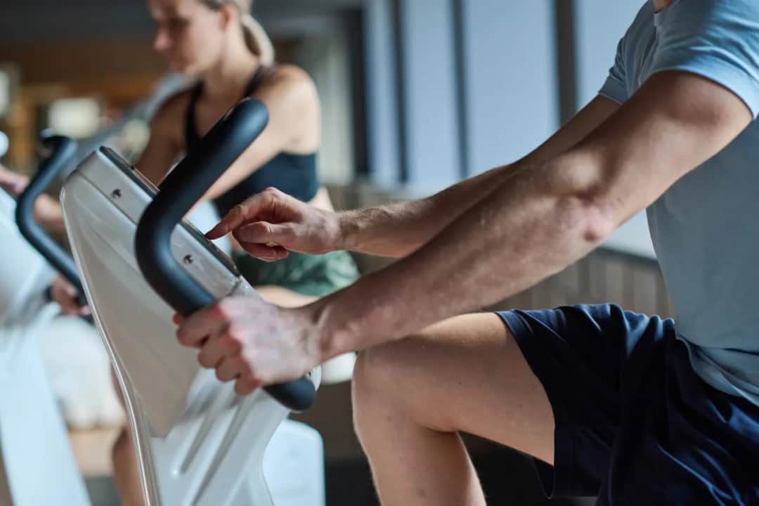 Bieżnia vs rower stacjonarny - co lepsze na schudnięcie?