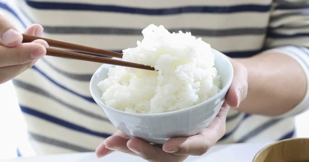 Czy ryż jest tuczący? Poznaj kaloryczność i wpływ na masę ciała