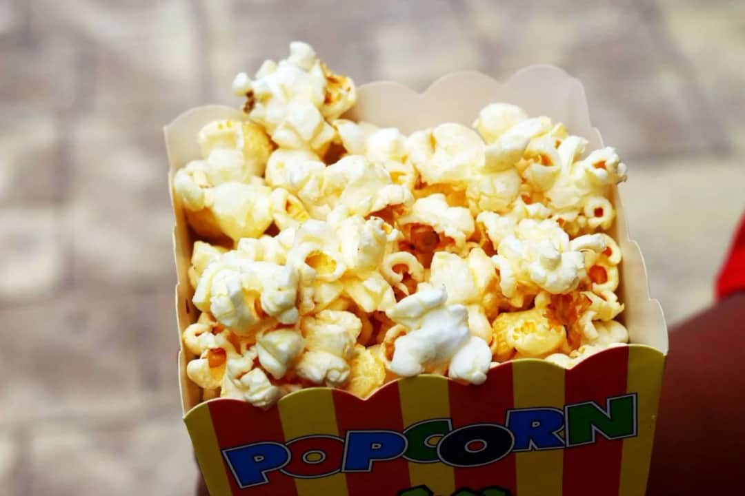 Czy popcorn tuczy? Prawda o wartościach odżywczych i wpływie na wagę
