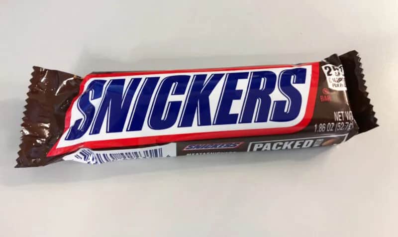 Ile kcal ma snickers? Zaskakujące informacje o kaloriach i składzie batonika.