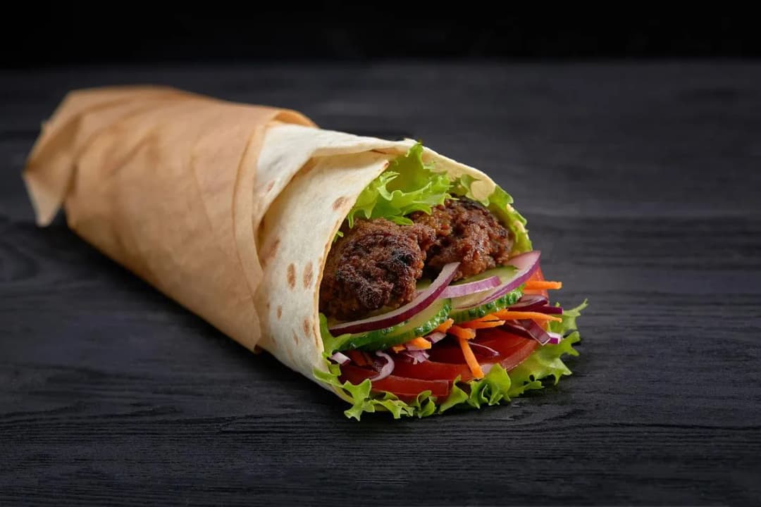 Czy kebab tuczy? Sprawdź kaloryczność i zdrowe alternatywy kebaba.