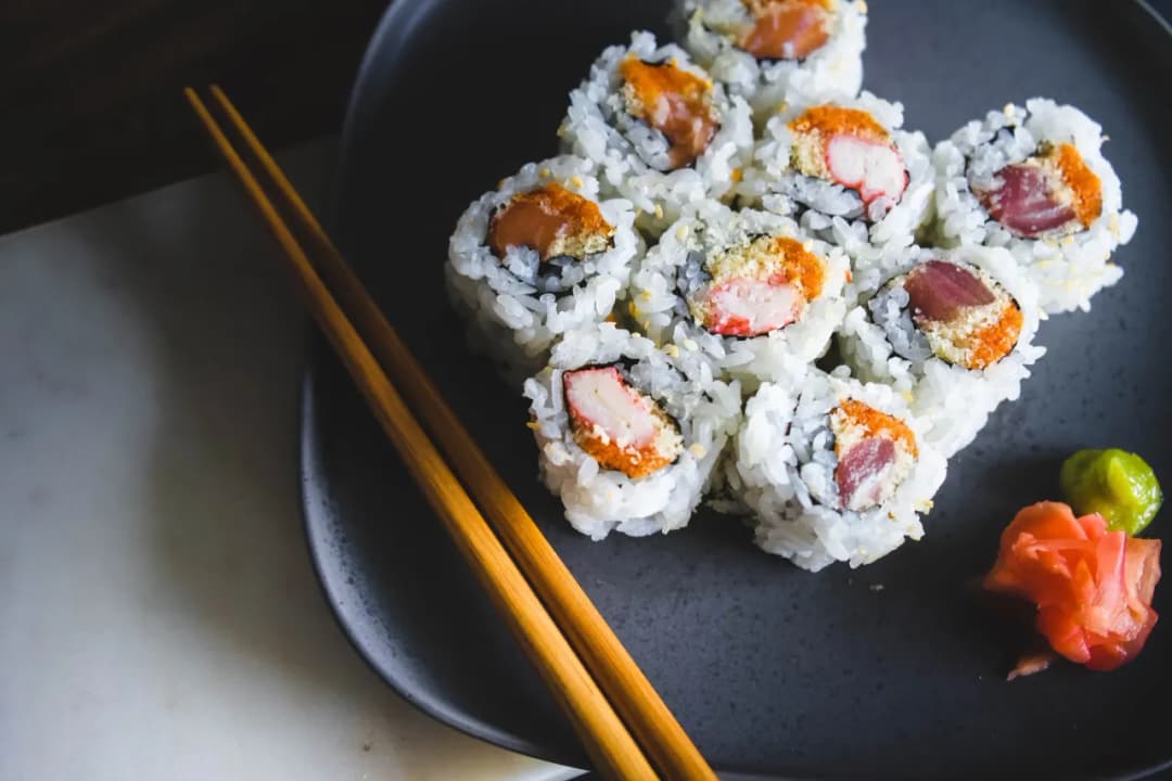 Czy sushi tuczy? Kaloryczność, składniki i zdrowe wybory dla Ciebie