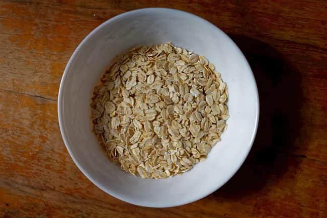 Ile kcal mają płatki owsiane: poznaj szczegółowe wartości w porcjach
