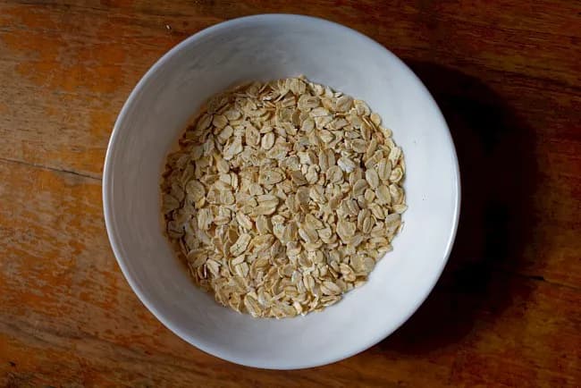 Ile kcal mają płatki owsiane: poznaj szczegółowe wartości w porcjach
