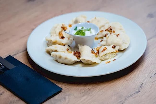 Ile kcal mają pierogi ruskie? Kaloryczność, składniki i porady dietetyczne