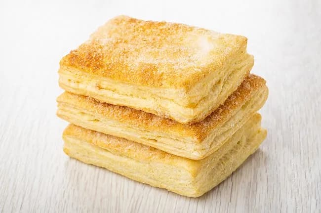 Czy ciasto francuskie tuczy? Kaloryczność, tłuszcz i wpływ na dietę