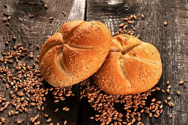 Ile kajzerka ma kcal? Zaskakujące wartości kaloryczne i porady dietetyczne