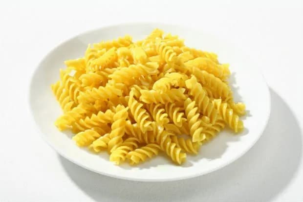 Ile kcal ma ugotowany makaron? Zaskakujące różnice w kaloryczności!