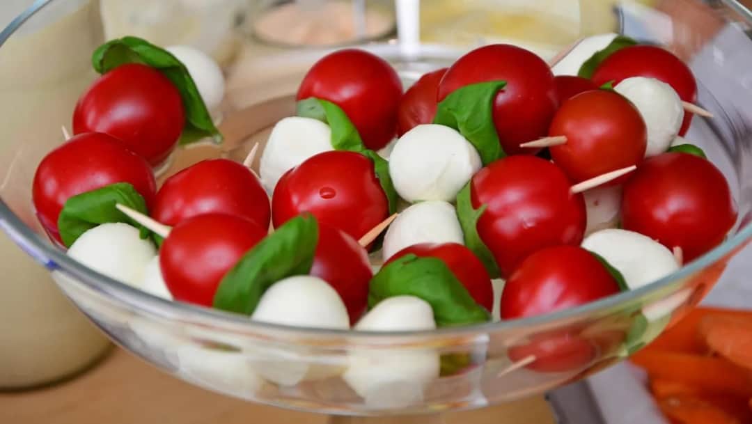 Ile kcal ma pomidor koktajlowy? Sprawdź jego zdrowotne korzyści!