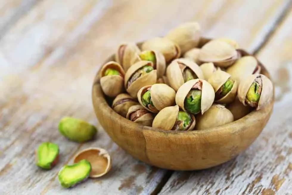 Czy pistacje naprawdę tuczą? Poznaj prawdę i zalecane porcje w diecie
