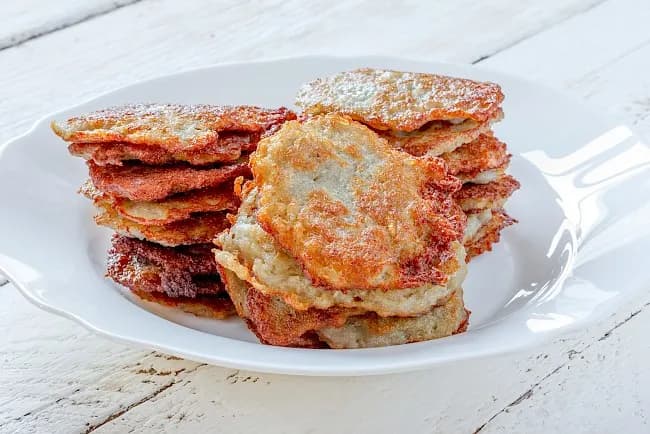 Ile kcal ma placek ziemniaczany? Kaloryczność i zdrowe porady dietetyczne