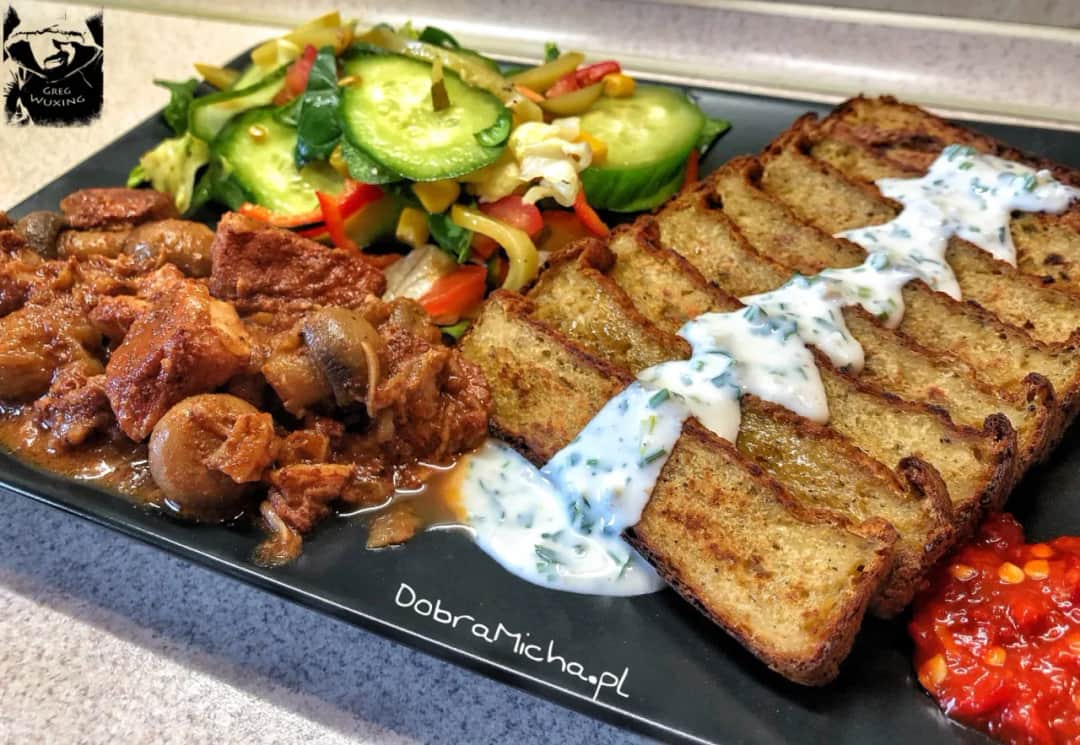 Czy babka ziemniaczana jest tucząca? Kalorie, składniki i porady dietetyczne