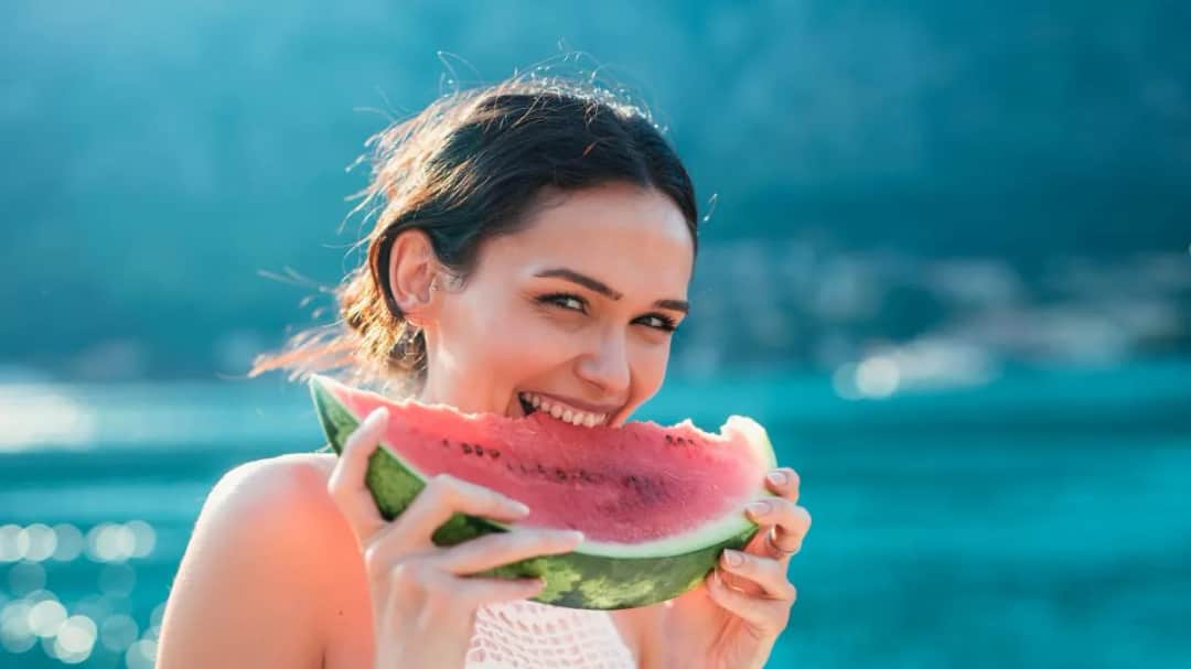 Czy arbuz tuczy? Poznaj prawdę o kaloriach i diecie odchudzającej