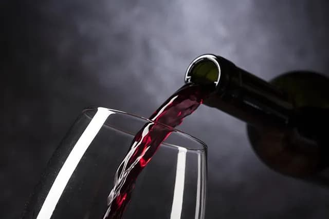 Czy wino tuczy? Prawda o kaloriach i wpływie na wagę - sprawdzone fakty