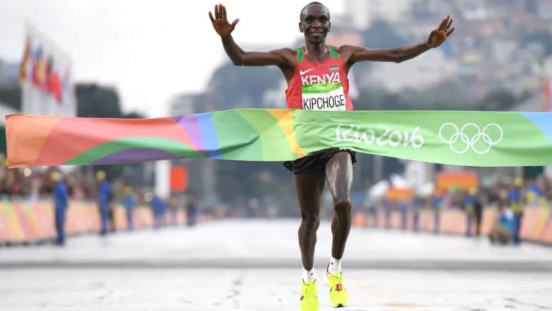 Ile biegnie się maraton: średnie czasy i normy dla różnych biegaczy